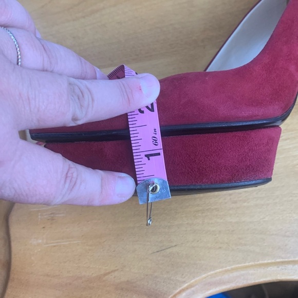 Prada Burgundy Red Suede Pumps Heels Size US8 Platform Pointed Toe GUC 4.5" heel - Picture 4 of 14